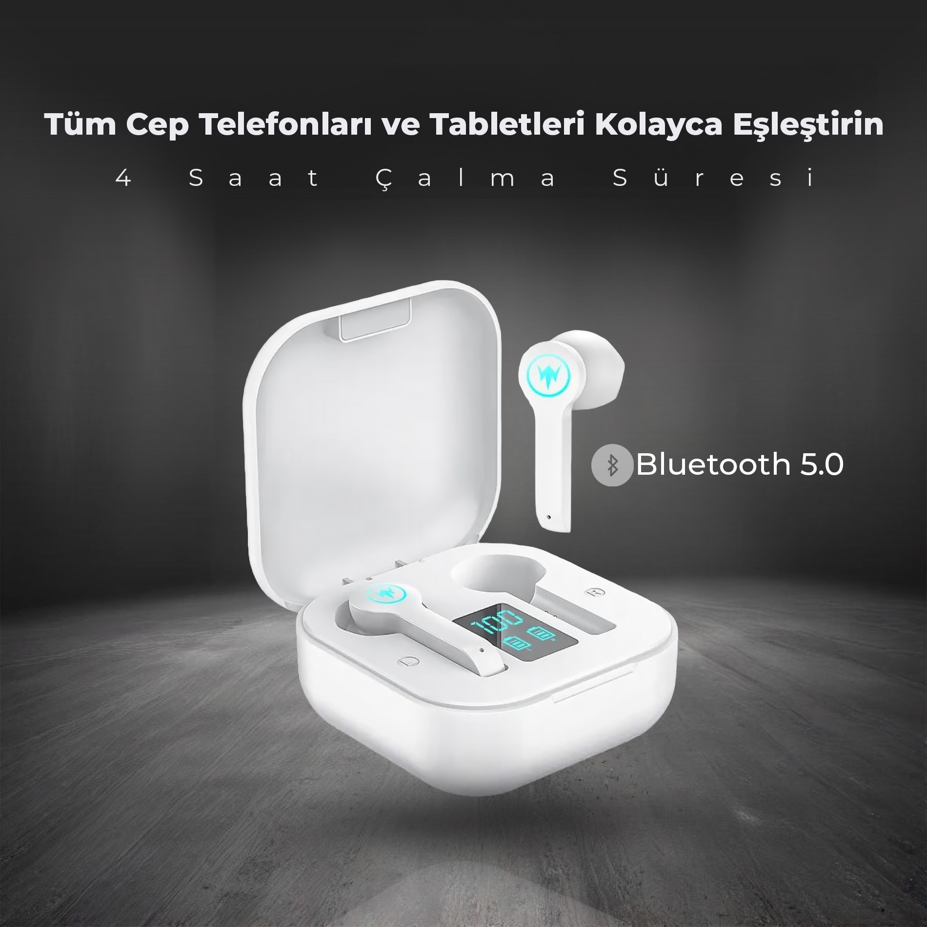 Dijital ekranlı, beyaz kulaklıklar beyaz bir kutuda. Bluetooth 5.0 logosu ve metni. Üstte Türkçe metin.