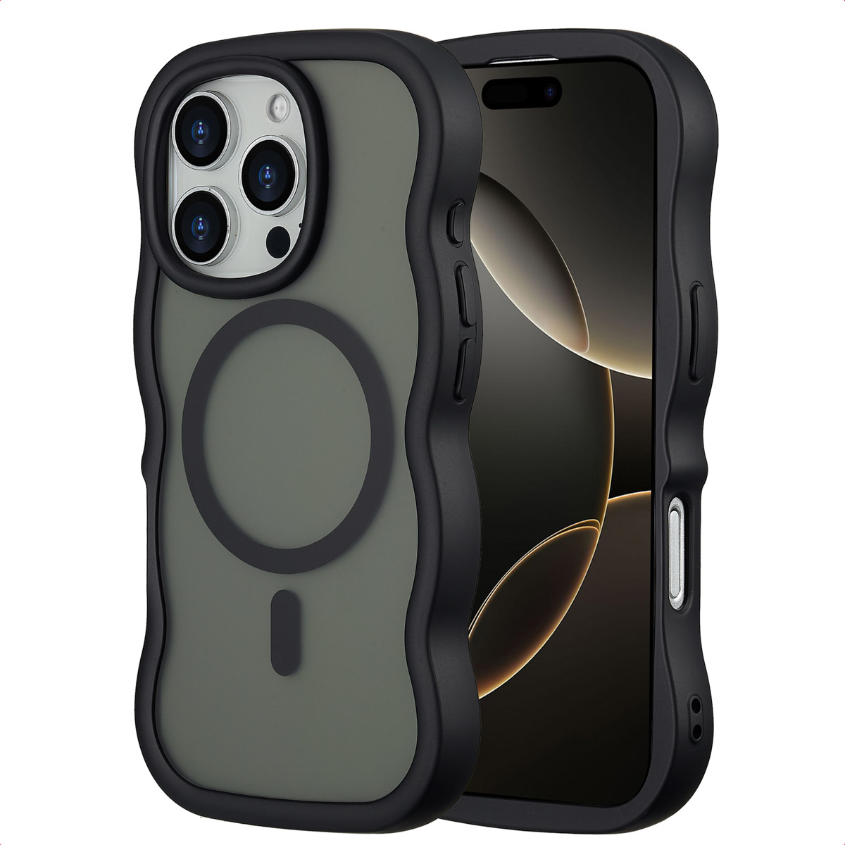 Un iPhone dans un étui de protection noir et gris, avec plusieurs lentilles de caméra visibles et un écran sombre.