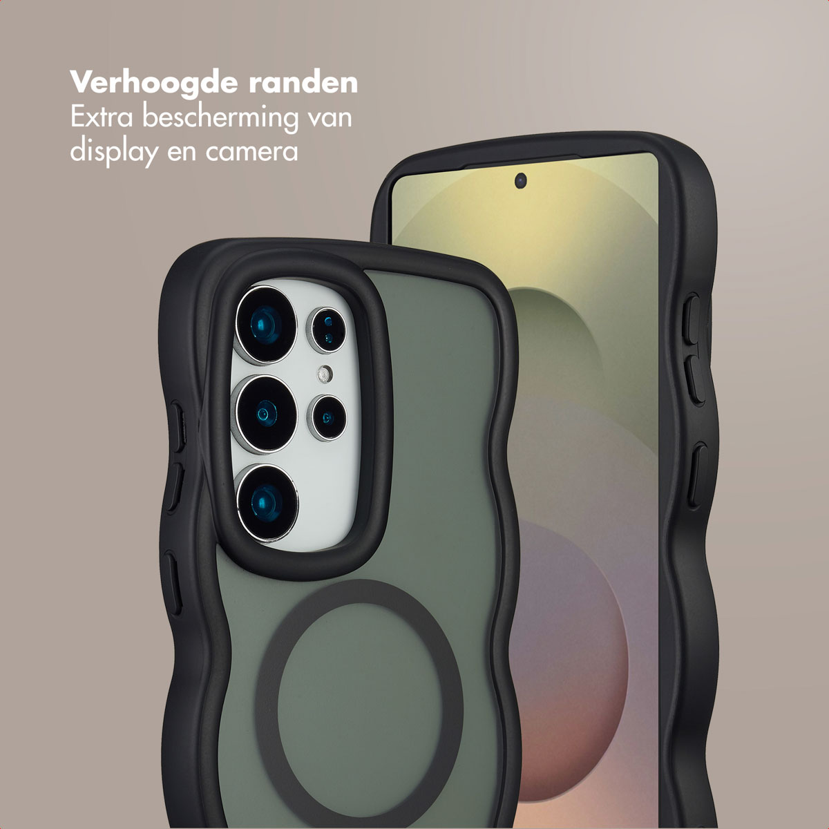 Twee smartphones in zwarte hoesjes. Eén toont de camera, de ander het scherm. Bovenstaande tekst luidt 'Verhoogde randen'.