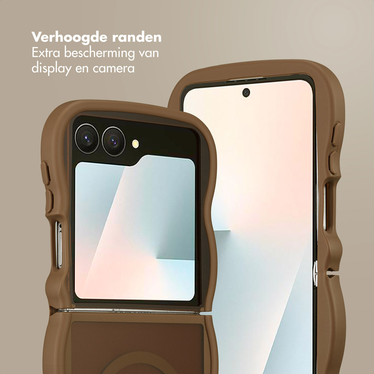 Twee bruine telefoonhoesjes die een telefoon laten zien. De hoesjes hebben verhoogde randen. De telefoonschermen zijn zichtbaar en de achtergrond is licht.
