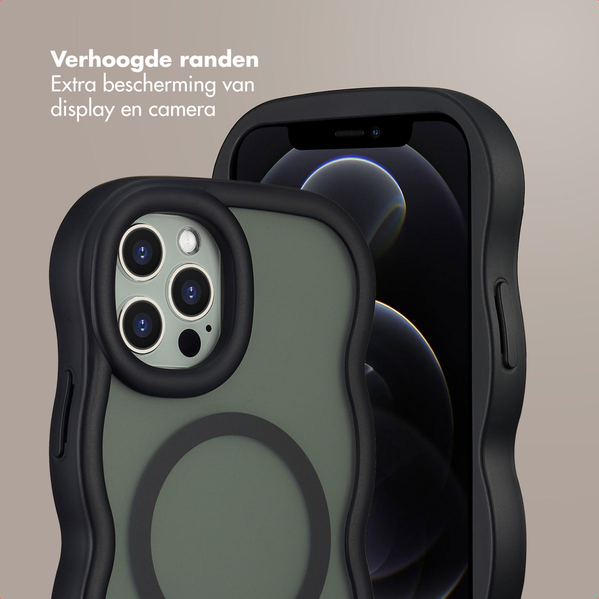 Gros plan d'un smartphone avec une coque de protection. La coque est noire avec un design ondulé, couvrant l'arrière et les bords du téléphone.
