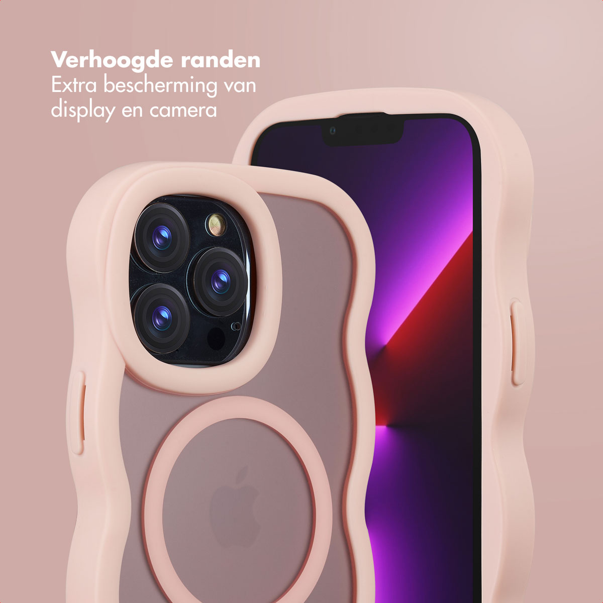 Une coque de téléphone rose avec un design ondulé, protégeant un téléphone avec caméra et écran visibles. Le texte en haut promeut la protection.