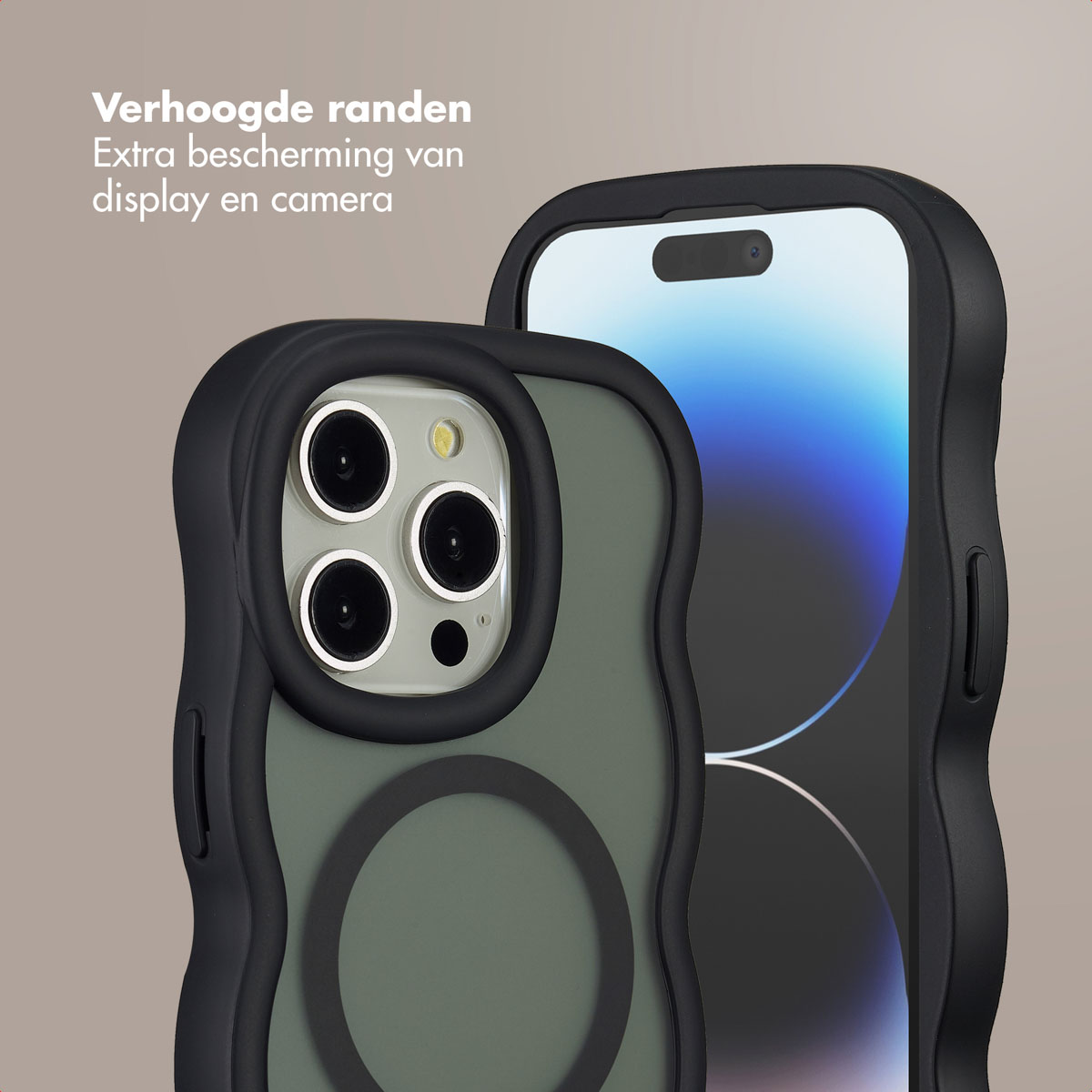 Twee zwarte telefoonhoesjes met een groene achtergrond en witte tekst. De hoesjes omringen de telefoons. Eén heeft meerdere camera's.