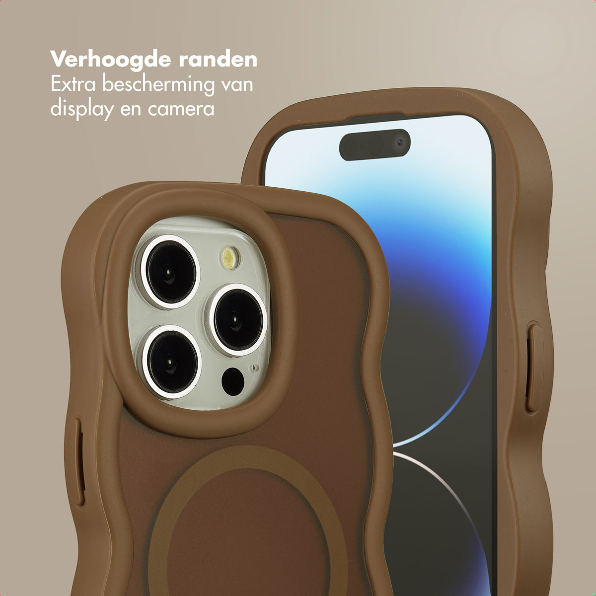 Gros plan d'une coque de téléphone marron avec un téléphone à l'intérieur. La coque a des bords surélevés pour protéger l'écran et la caméra.