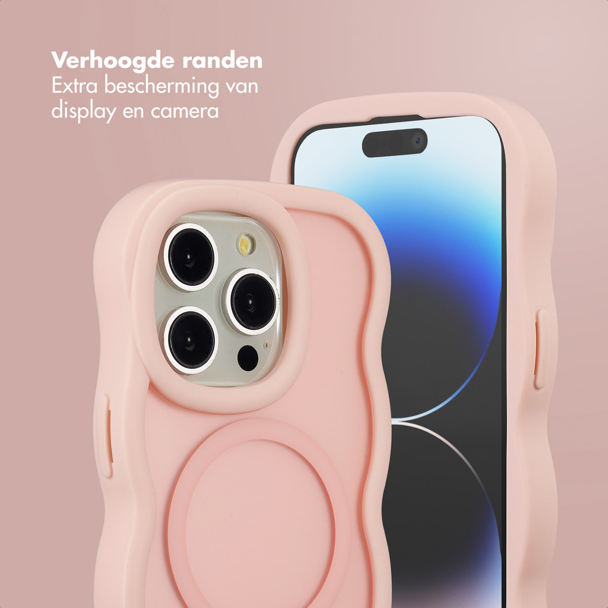 Coque de téléphone rose aux bords ondulés, protégeant l'appareil photo et l'écran. Le fond est rose assorti, soulignant le design.