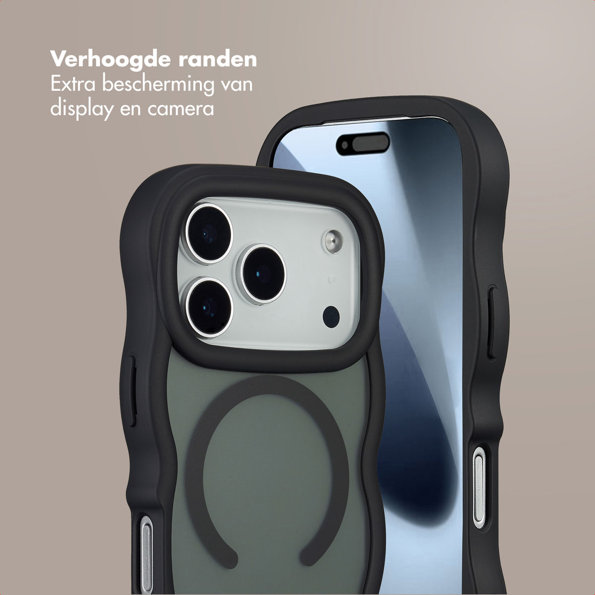 Close-up van twee smartphones met zwarte beschermhoesjes. Eén hoesje heeft een groene achterkant met een cirkelvormig ontwerp, de andere reflecteert licht.