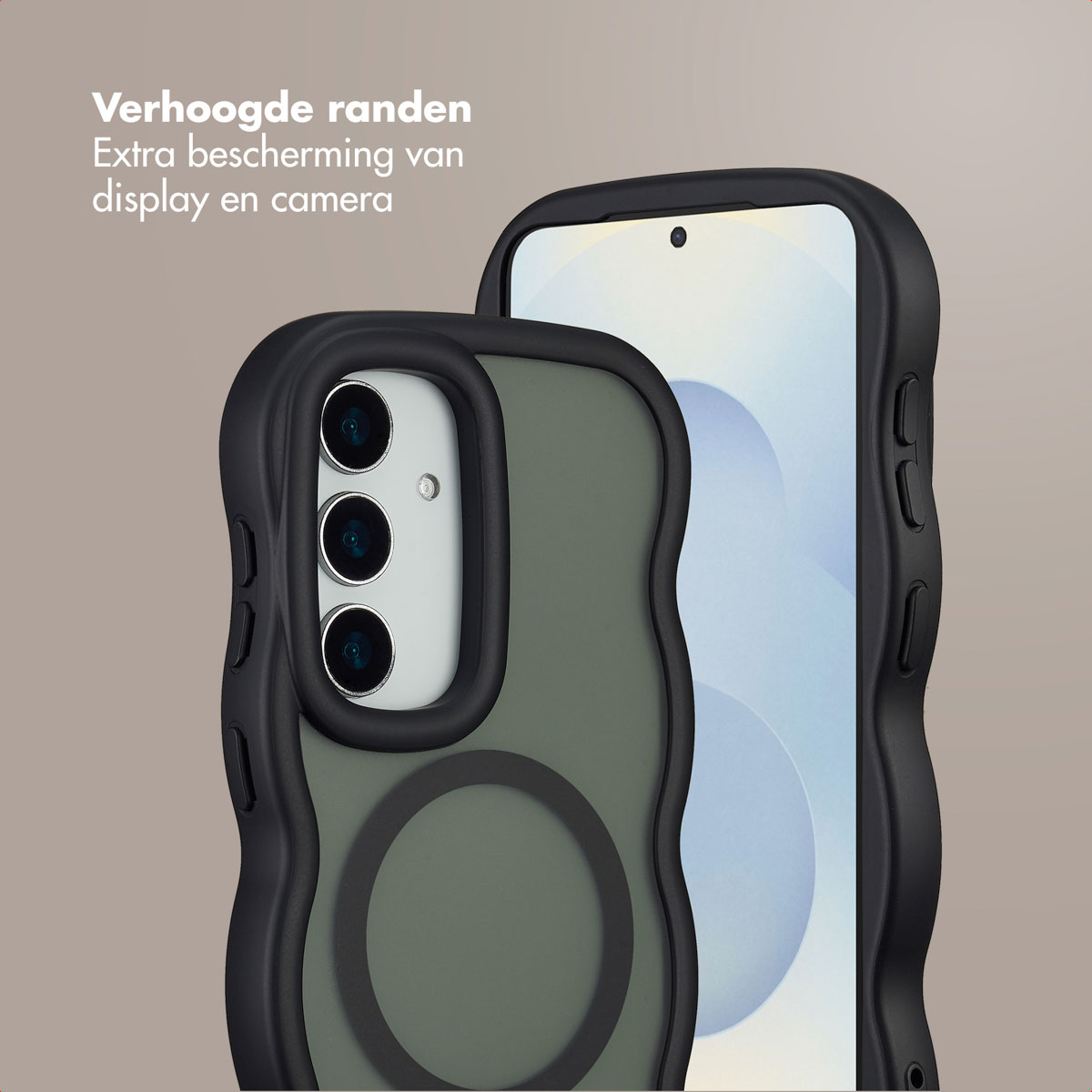 Deux coques de téléphone, une avec dos vert et cadre noir, l'autre avec écran blanc et cadre noir, sont présentées sur un fond brun clair.