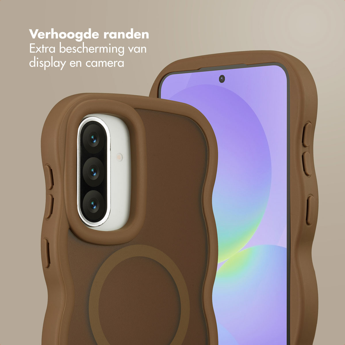 Braune Handyhüllen schützen ein Handy mit lila Display. Die Hüllen haben erhöhte Kanten zum Schutz von Kamera und Display.