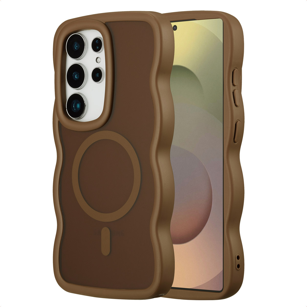 Un étui de téléphone marron avec un bord ondulé. Le téléphone possède plusieurs caméras et un écran, affichant un fond clair. L'étui a un cercle magnétique.