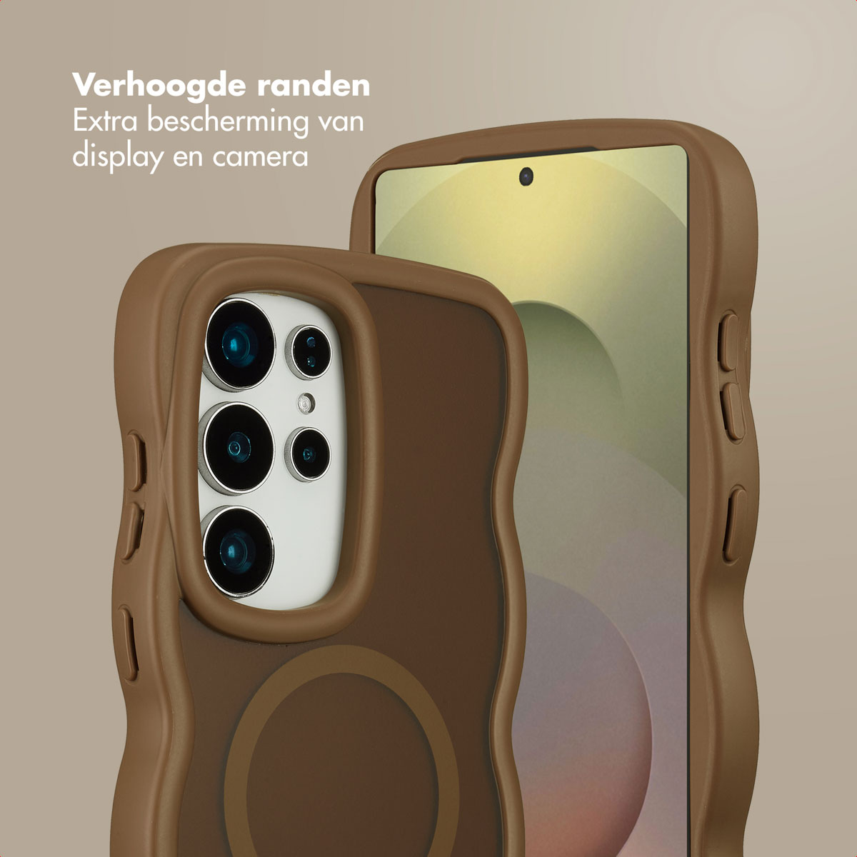 Deux coques de téléphone marron avec un téléphone à l'intérieur. Une coque a une découpe pour l'appareil photo. Texte à gauche : 'Bords surélevés Protection supplémentaire'.