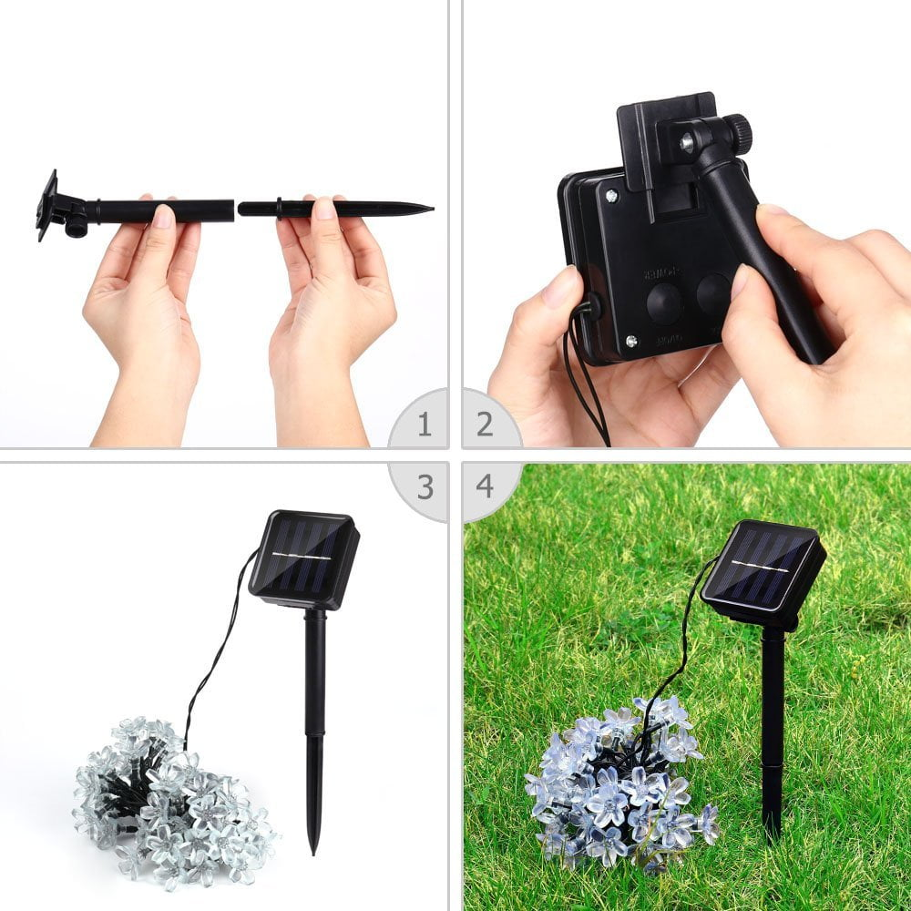 Vierteiliges Bild, das die Montage von Solarleuchten zeigt. Hände, schwarze Komponenten, Solarpanel und Blumengirlanden auf Gras.