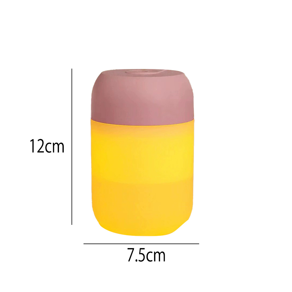 Ein zylindrisches Objekt mit einem malvenfarbenen Oberteil und einem gelben Körper. Die Abmessungen sind 12 cm hoch und 7,5 cm breit. Der Hintergrund ist weiß.
