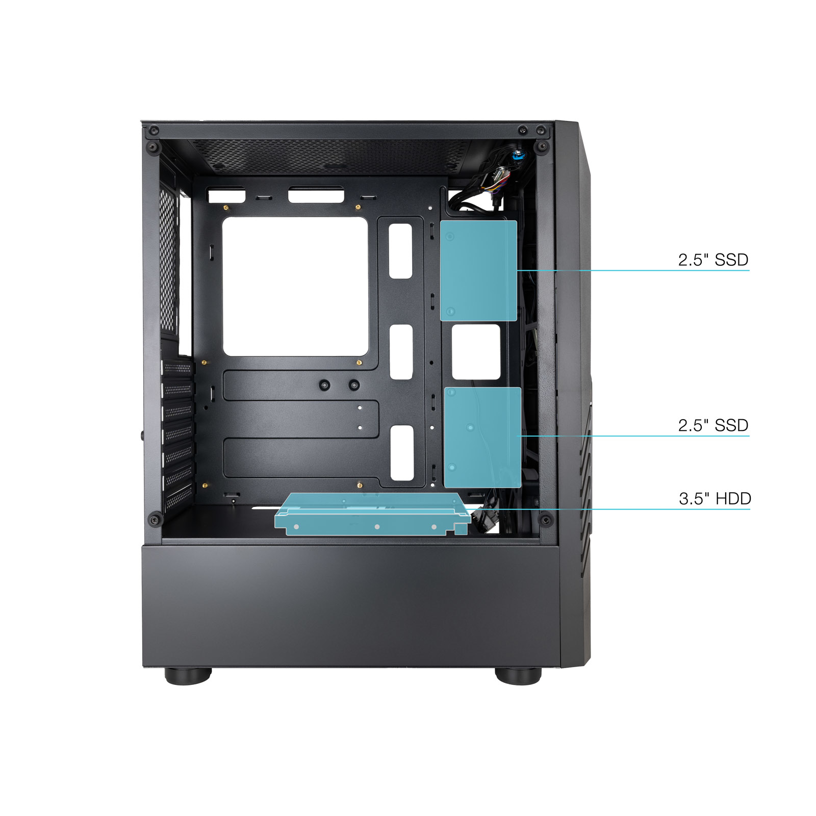 Otwarta obudowa komputera z oznaczonymi miejscami na dyski SSD 2,5" i HDD 3,5". Obudowa jest czarna z bocznym panelem.
