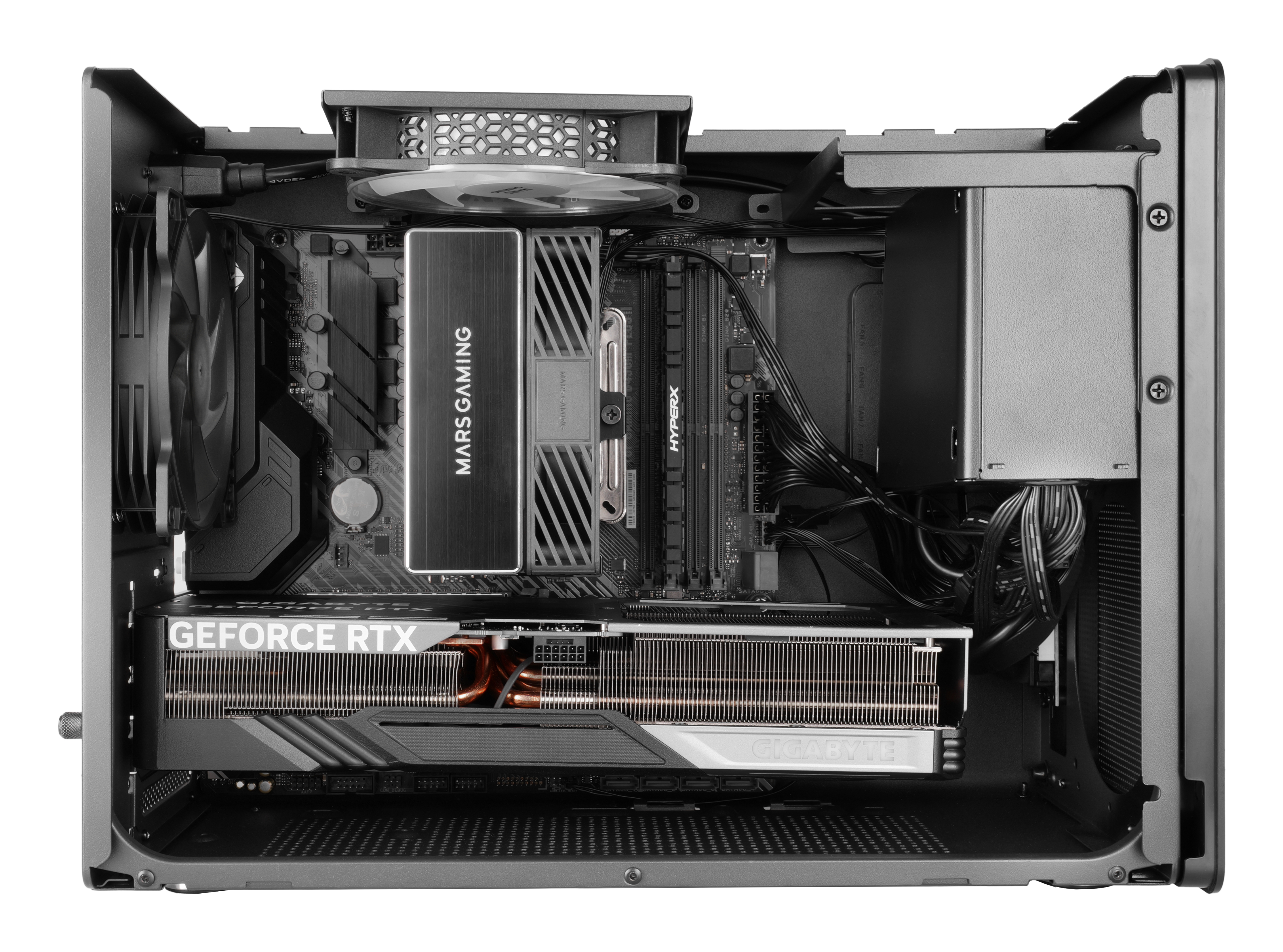 Wewnątrz obudowy komputera widoczna jest karta graficzna, chłodnica procesora i płyta główna. Obudowa jest ciemnoszara.