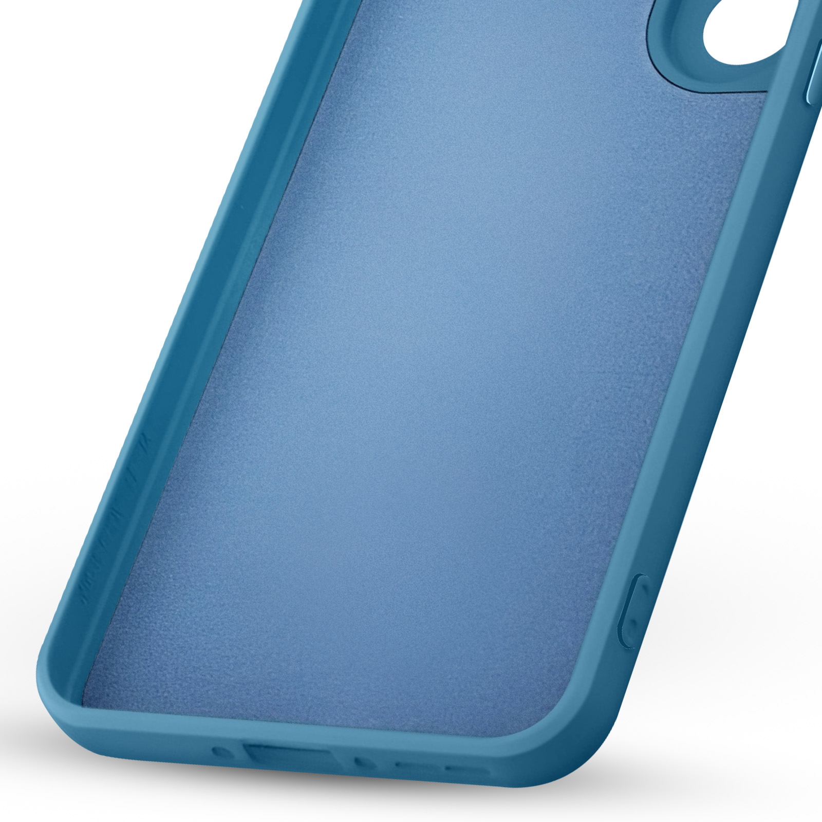 Primo piano di una custodia blu per telefono. Ha una consistenza liscia all'interno e una finitura opaca all'esterno.