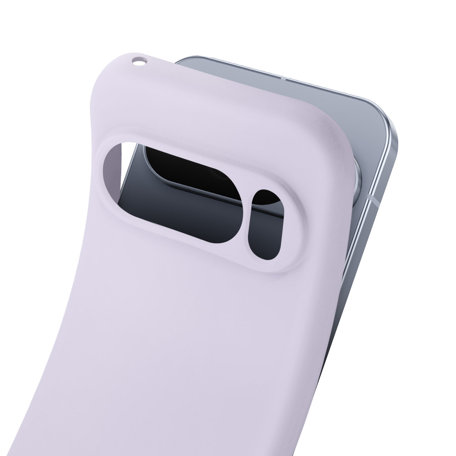 Een lichtpaarse telefoonhoes bedekt gedeeltelijk een zilveren telefoon. De hoes heeft uitsparingen voor de camera en een klein gaatje bovenaan.