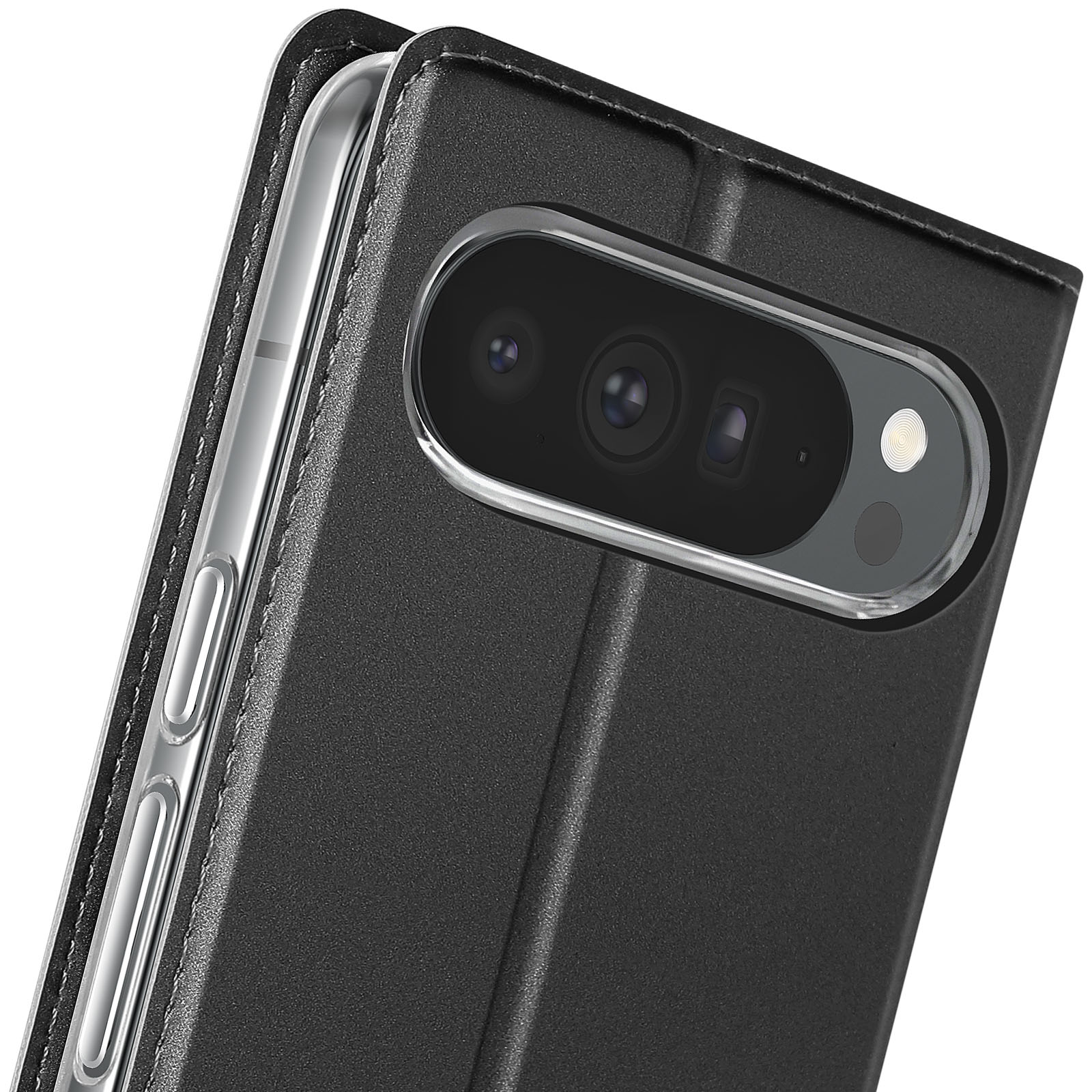 Primo piano di una custodia nera per telefono con un telefono all'interno. La fotocamera del telefono è visibile. La custodia è strutturata.