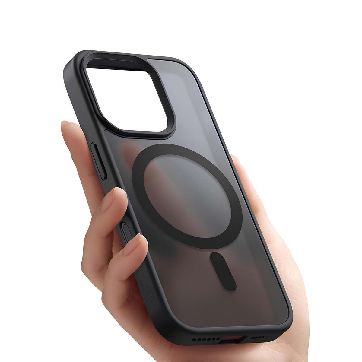 Una mano tiene una custodia nera per telefono con retro trasparente. La custodia ha un'area di ricarica magnetica circolare.