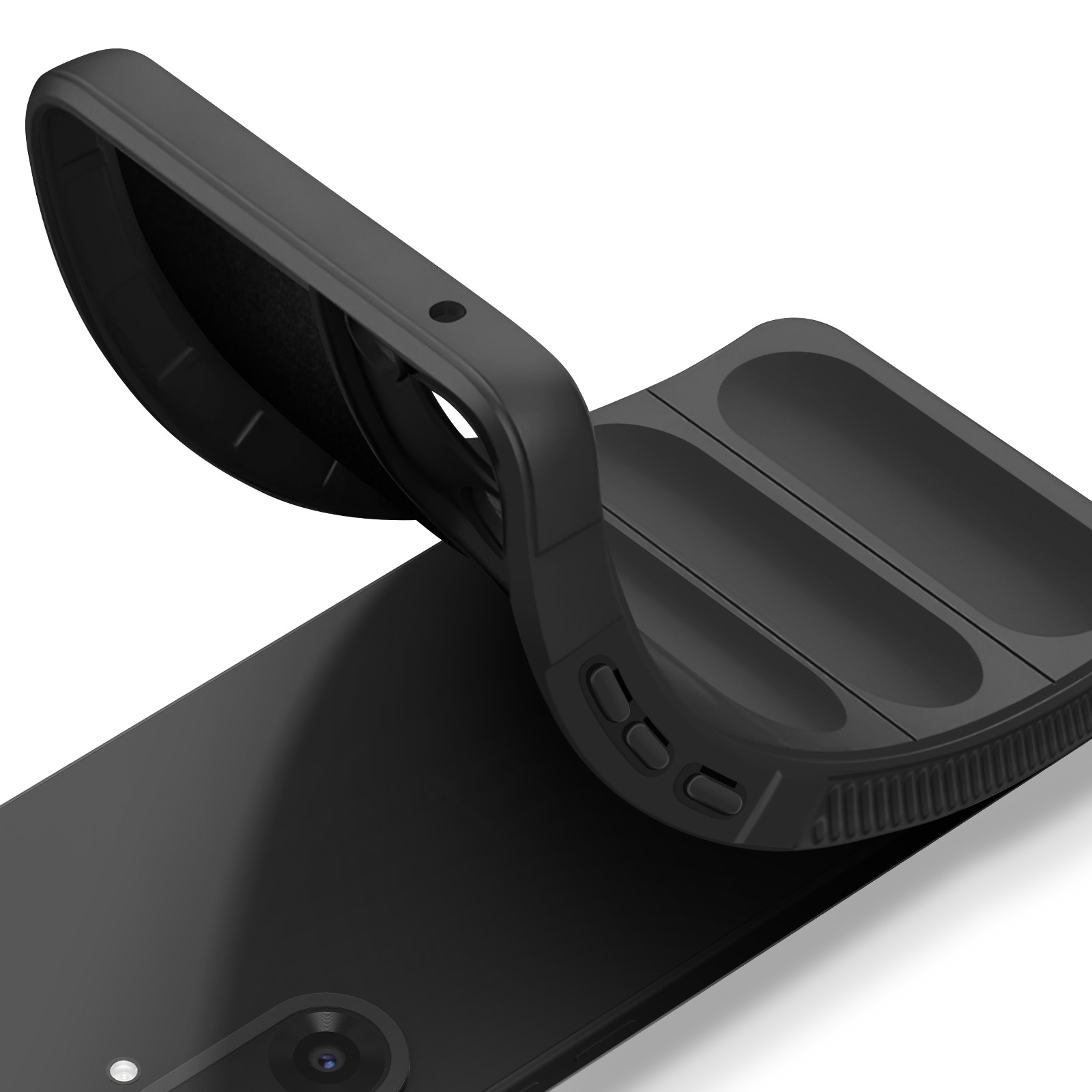 Coque de téléphone noire couvrant partiellement un téléphone noir, avec caméra visible. La coque est soulevée, révélant l'intérieur.