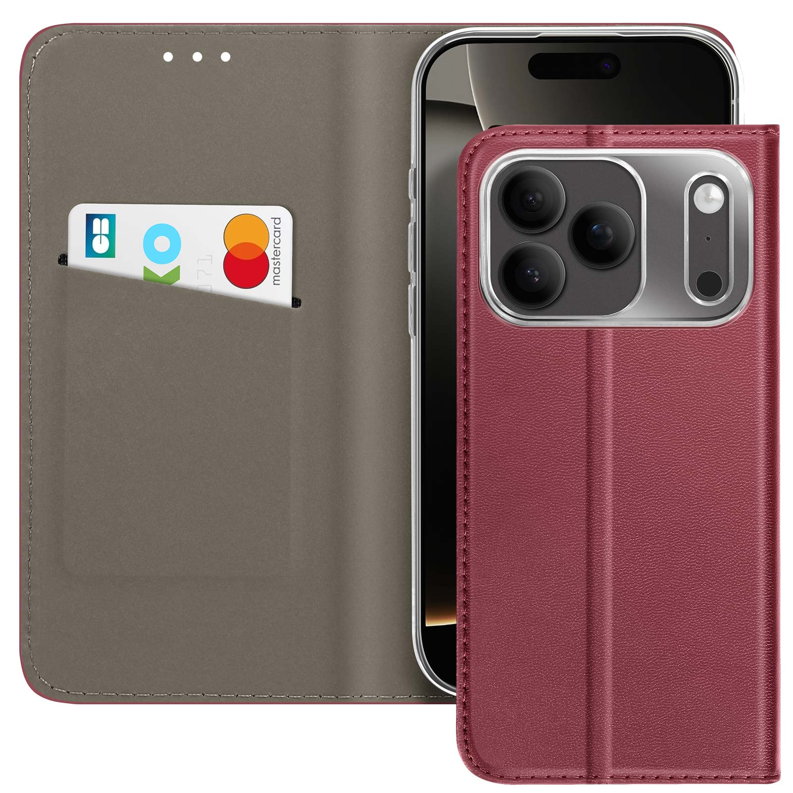 Una custodia per telefono bordeaux con un telefono all'interno. La custodia ha uno slot per carte contenente una Mastercard. Interno della custodia grigio.