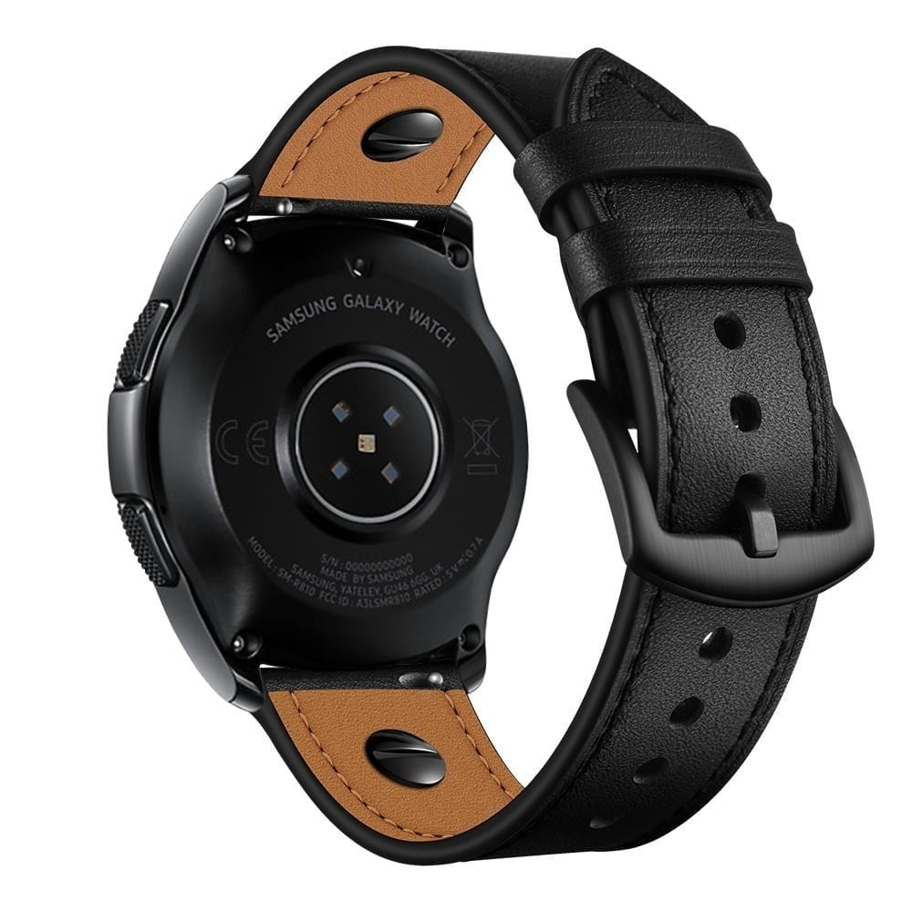 Eine Samsung Galaxy Watch mit schwarzem Lederarmband. Das Zifferblatt ist schwarz und der Riemen ist geschnallt. Auf der Rückseite steht Text.