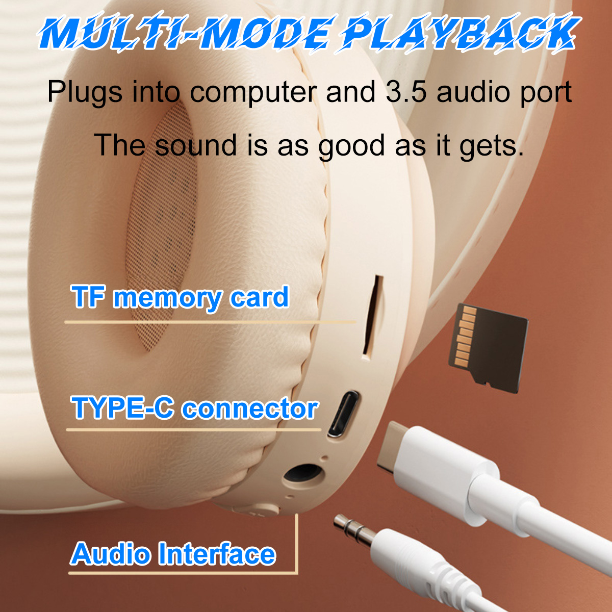 Beige Kopfhörer mit beschrifteten Anschlüssen: TF-Karte, Typ-C und Audioschnittstelle. Weiße Kabel und eine schwarze Speicherkarte sind auch sichtbar.