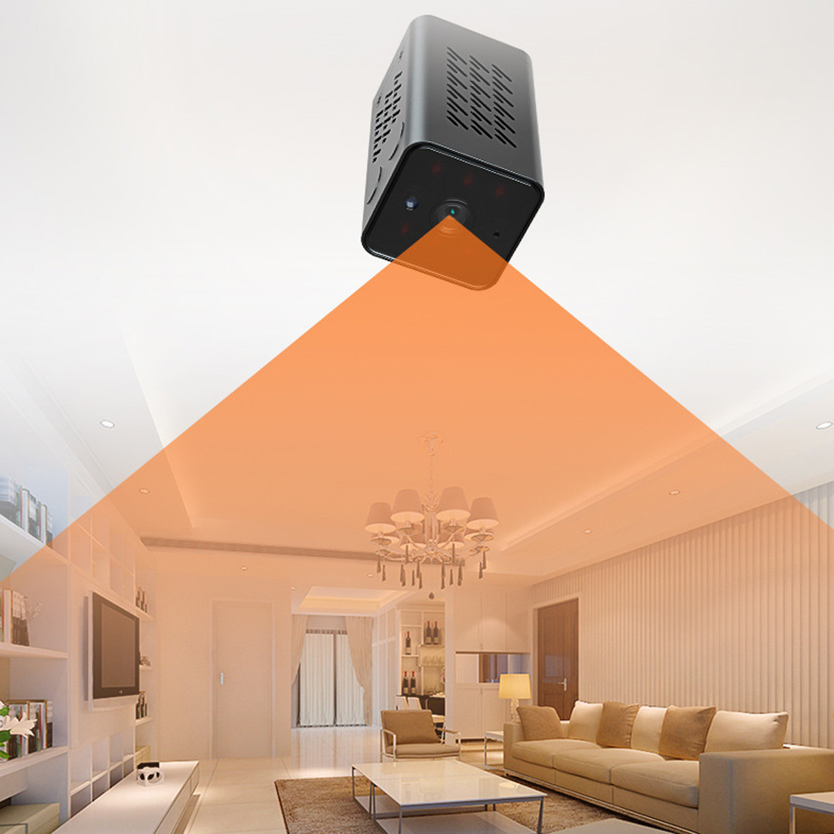 Eine schwarze Kamera ist an der Decke montiert und projiziert einen orangefarbenen Bereich über ein Wohnzimmer mit Sofa, Kronleuchter und Regalen.