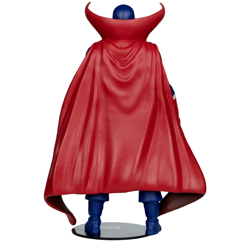 Figur eines Superhelden von hinten. Roter Umhang, blauer Helm und blauer Anzug. Steht auf einer schwarzen Basis.