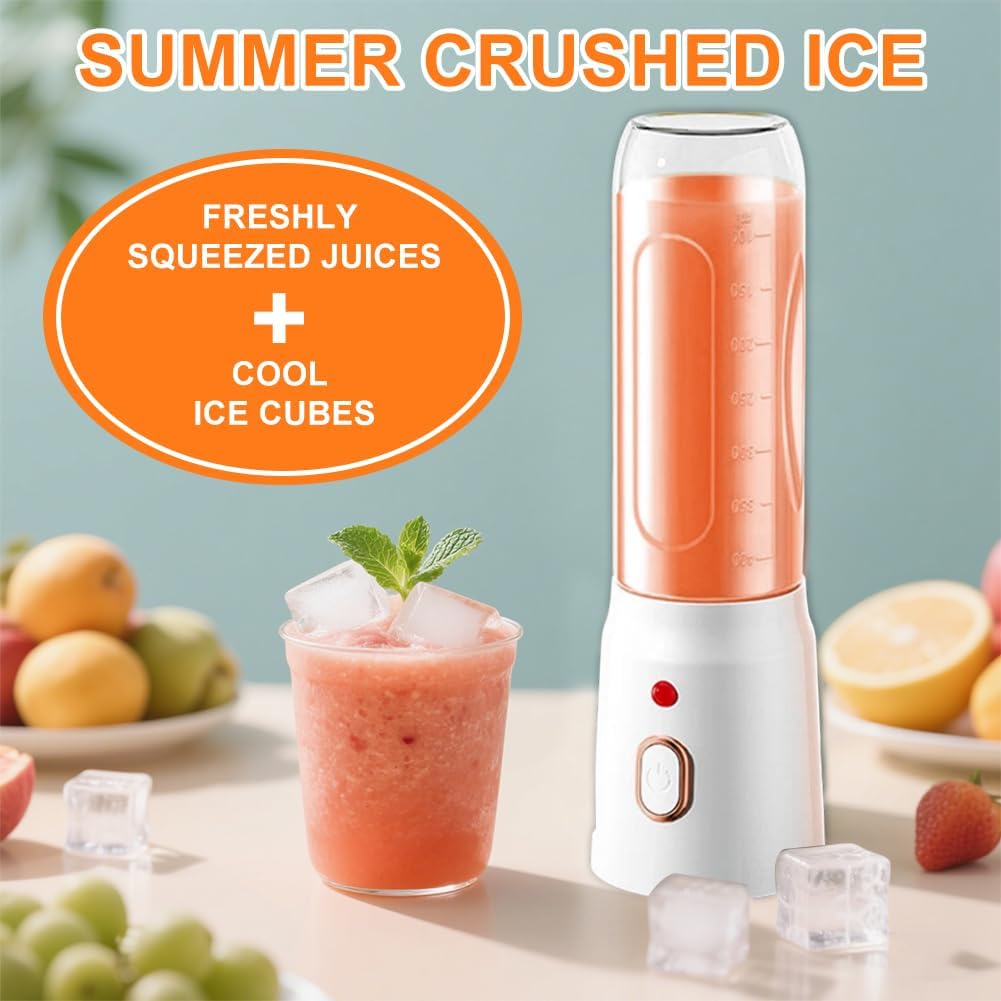 Ein Mixer mit Saft, Eiswürfeln und Früchten. Der Text lautet 'Sommer-Crushed-Ice' und 'Frisch gepresste Säfte + Coole Eiswürfel'.
