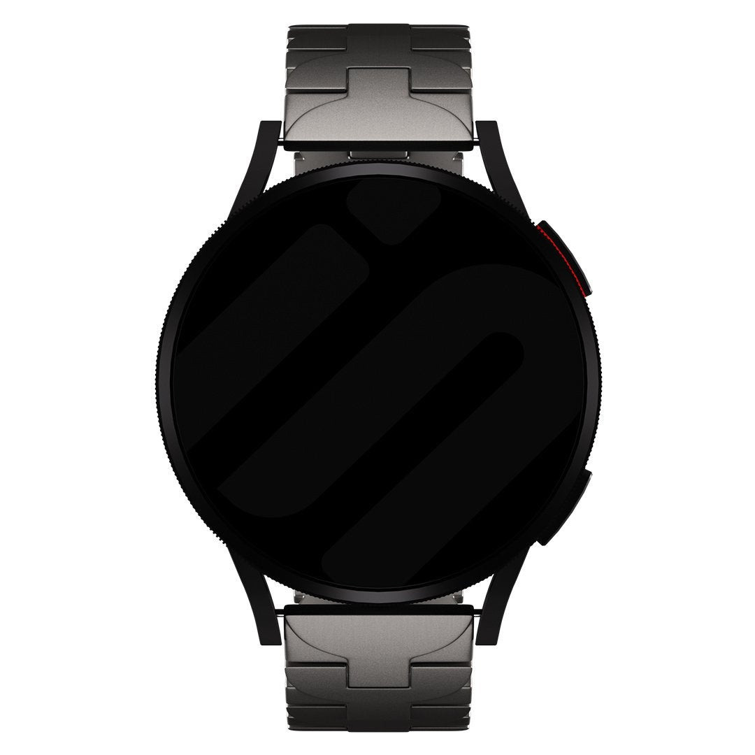 Eine schwarze Smartwatch mit Metallarmband auf weißem Grund. Das Ziffernblatt ist schwarz und rund.