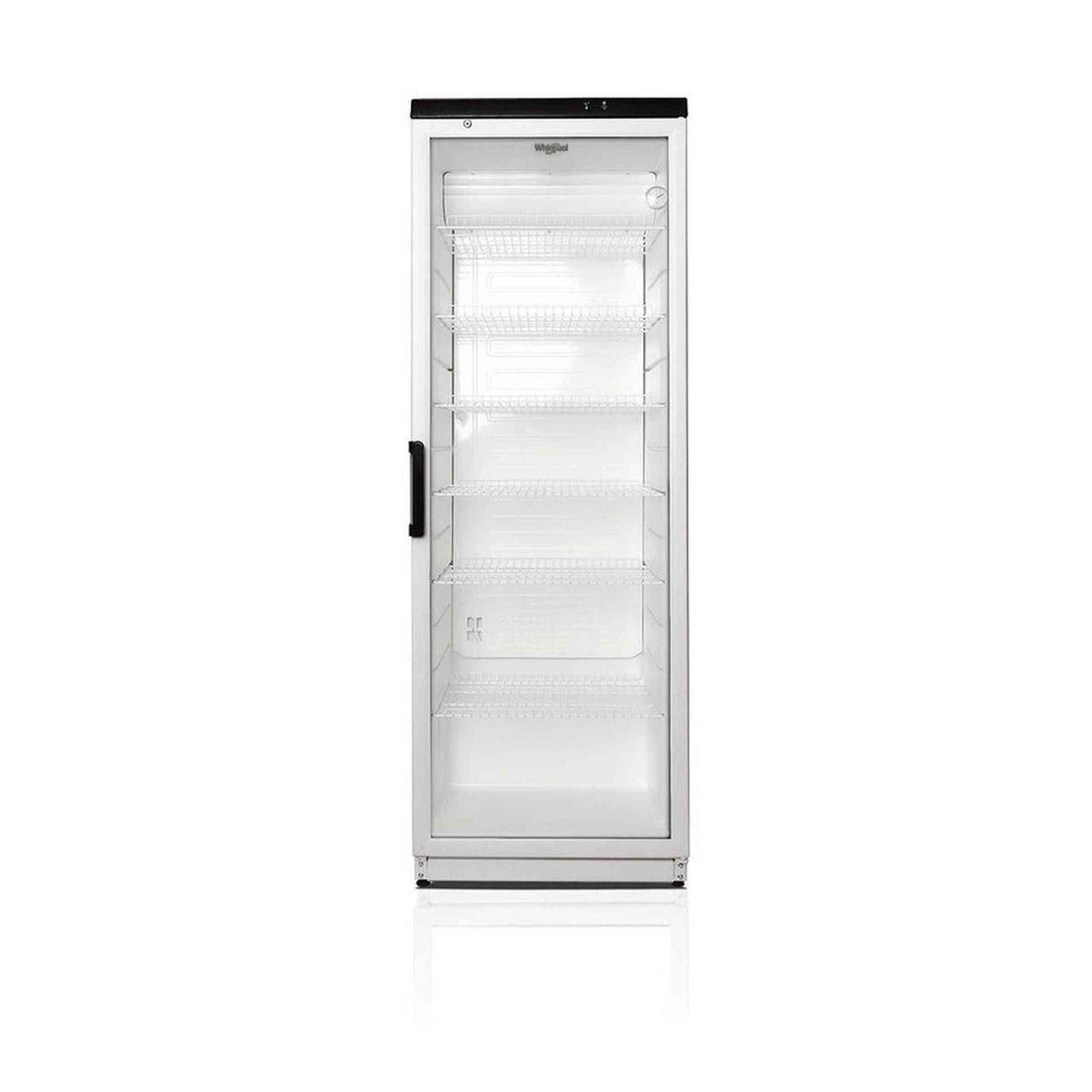 Un grand réfrigérateur Whirlpool blanc avec une porte vitrée et plusieurs étagères en fil de fer est centré sur fond blanc.