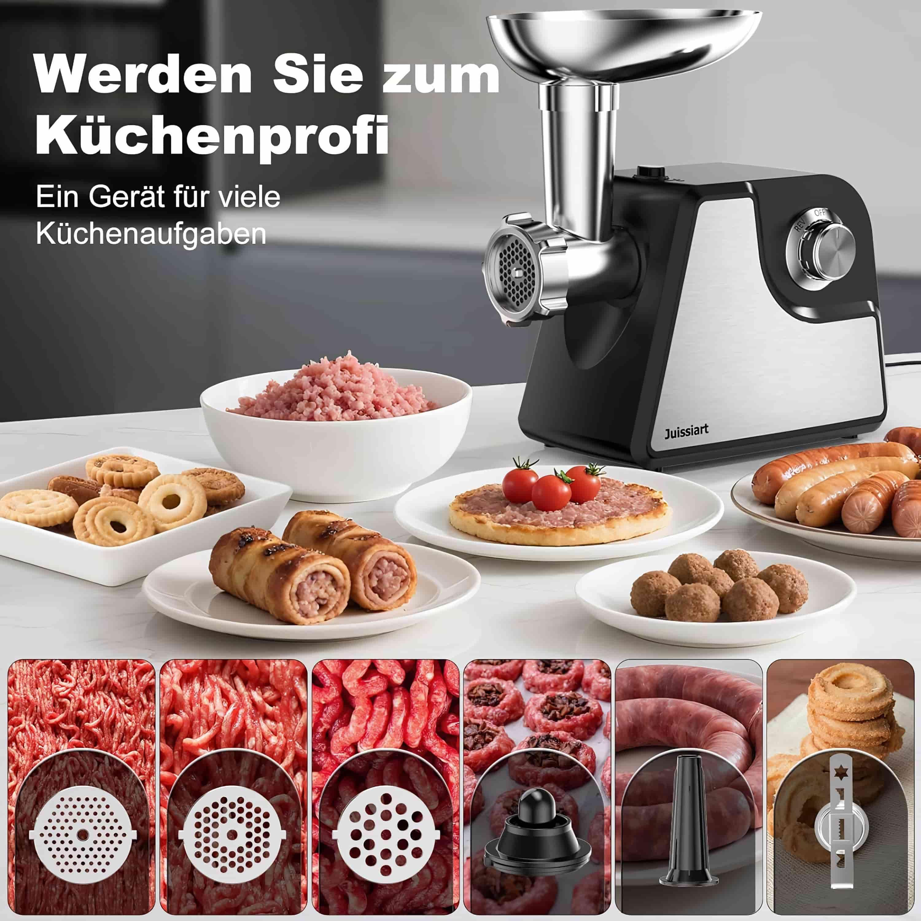 Ein Fleischwolf mit verschiedenen Lebensmittelproben: Hackfleisch, Wurst, Fleischbällchen und Gebäck. Der Wolf ist silber und schwarz.