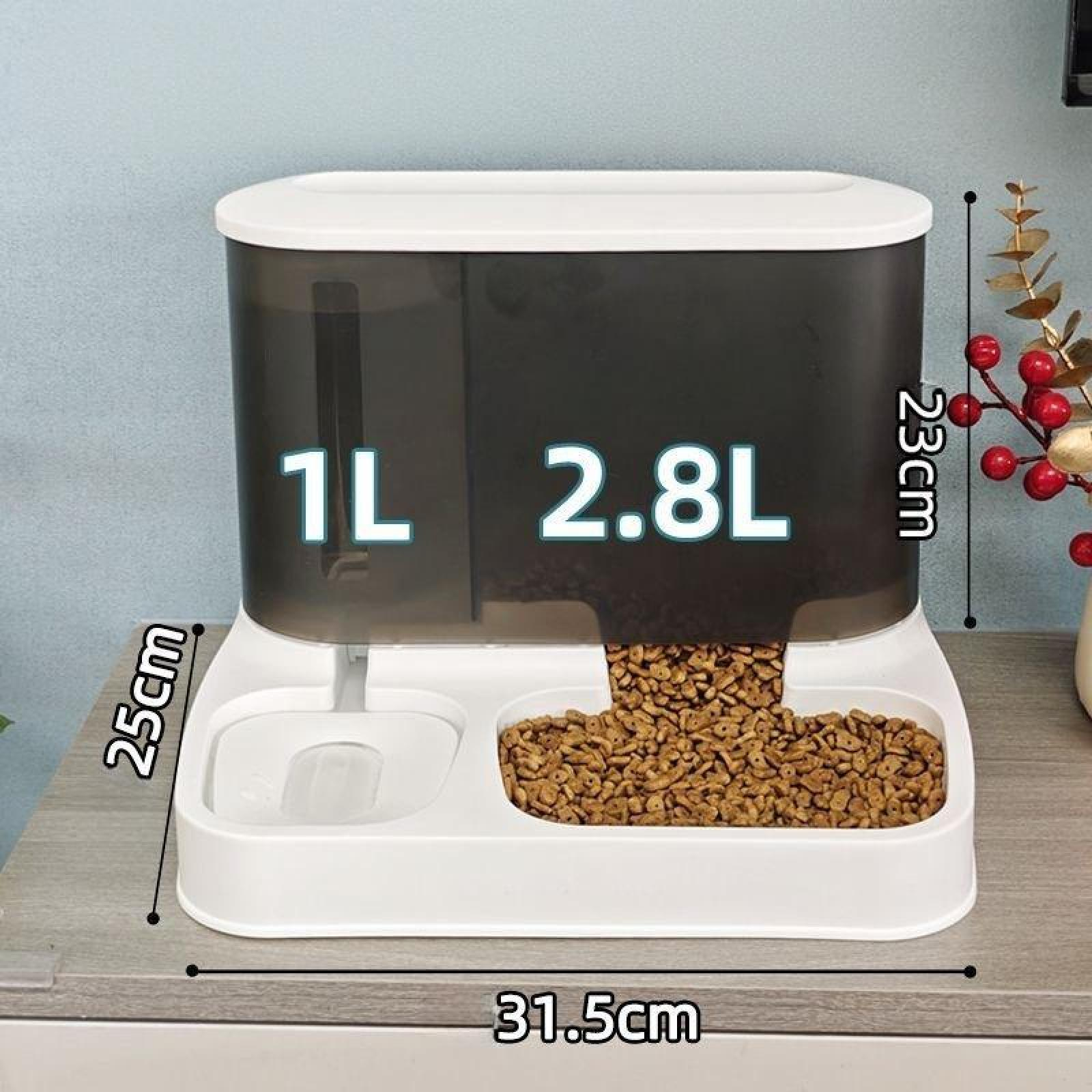 Weiß-grauer Futterautomat. Es zeigt 1L und 2,8L Fassungsvermögen. Futter ist im Behälter. Abmessungen werden angezeigt.