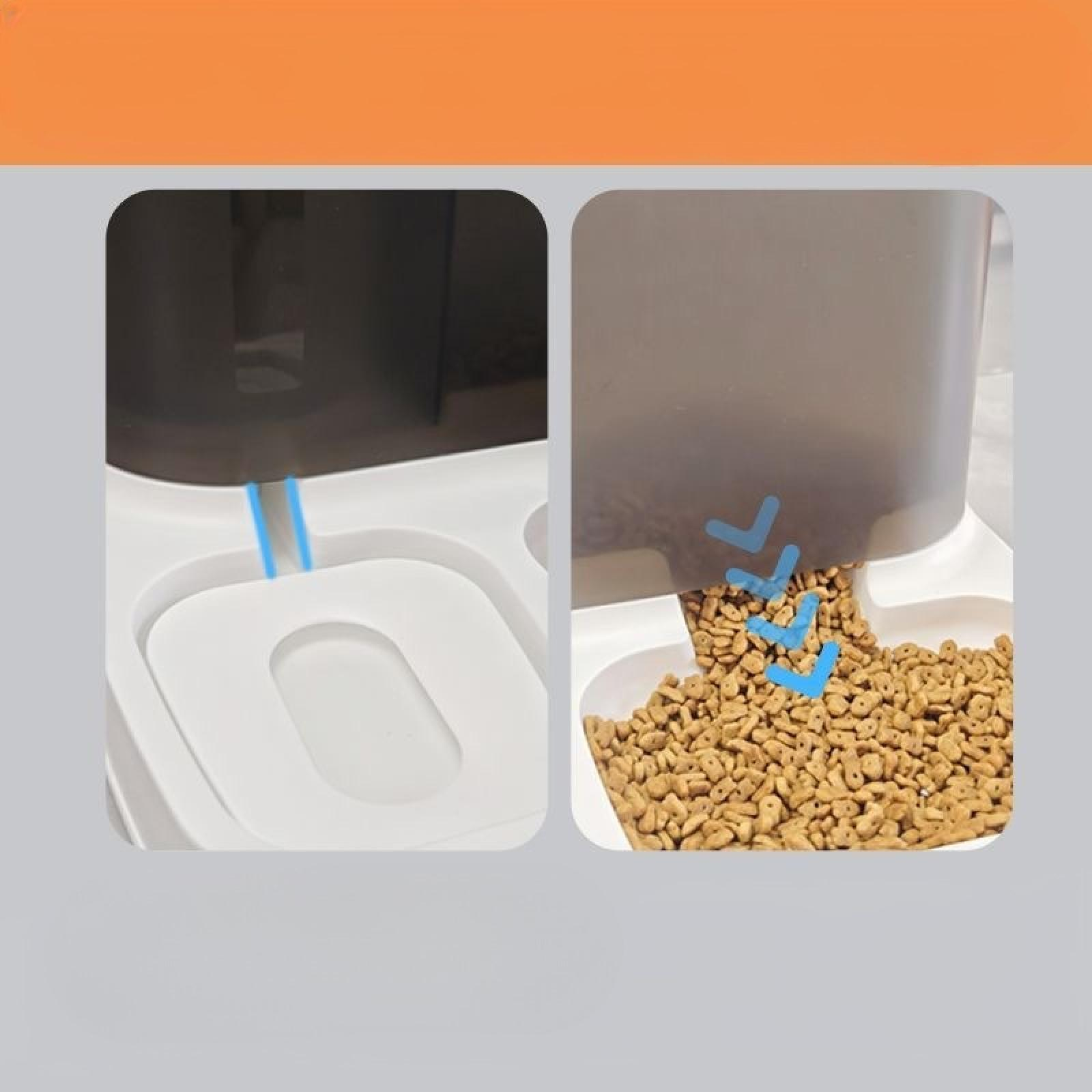 Ein automatischer Futterautomat, der Trockenfutter ausgibt. Der Feeder ist weiß mit einem dunklen Behälter. Trockenfutter wird in die Futterschale gegossen.