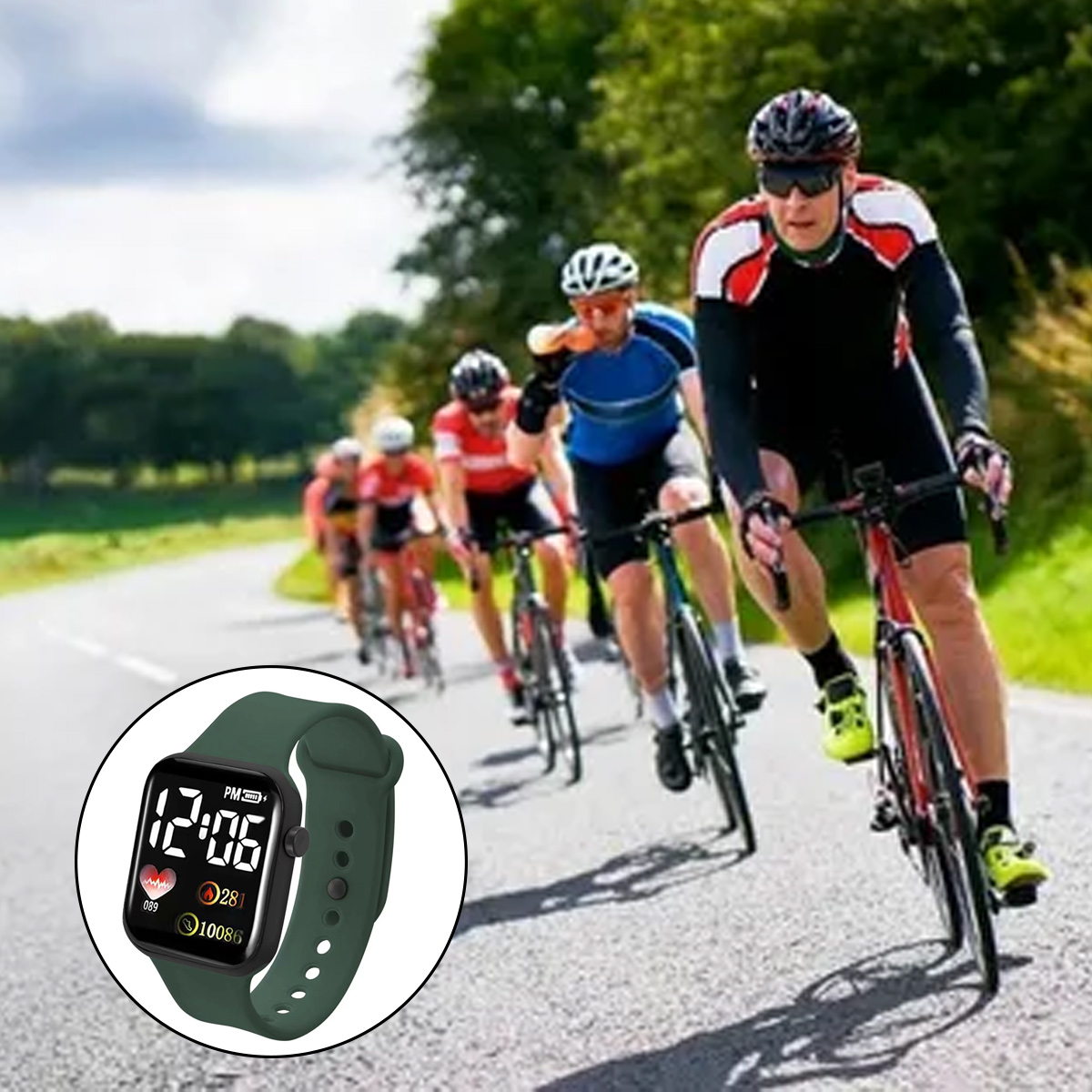 Radfahrer auf der Straße. Eine Uhr in einem Kreis ist links. Die Uhr hat ein grünes Armband. Die Radfahrer tragen Helme. Der Himmel ist bewölkt.