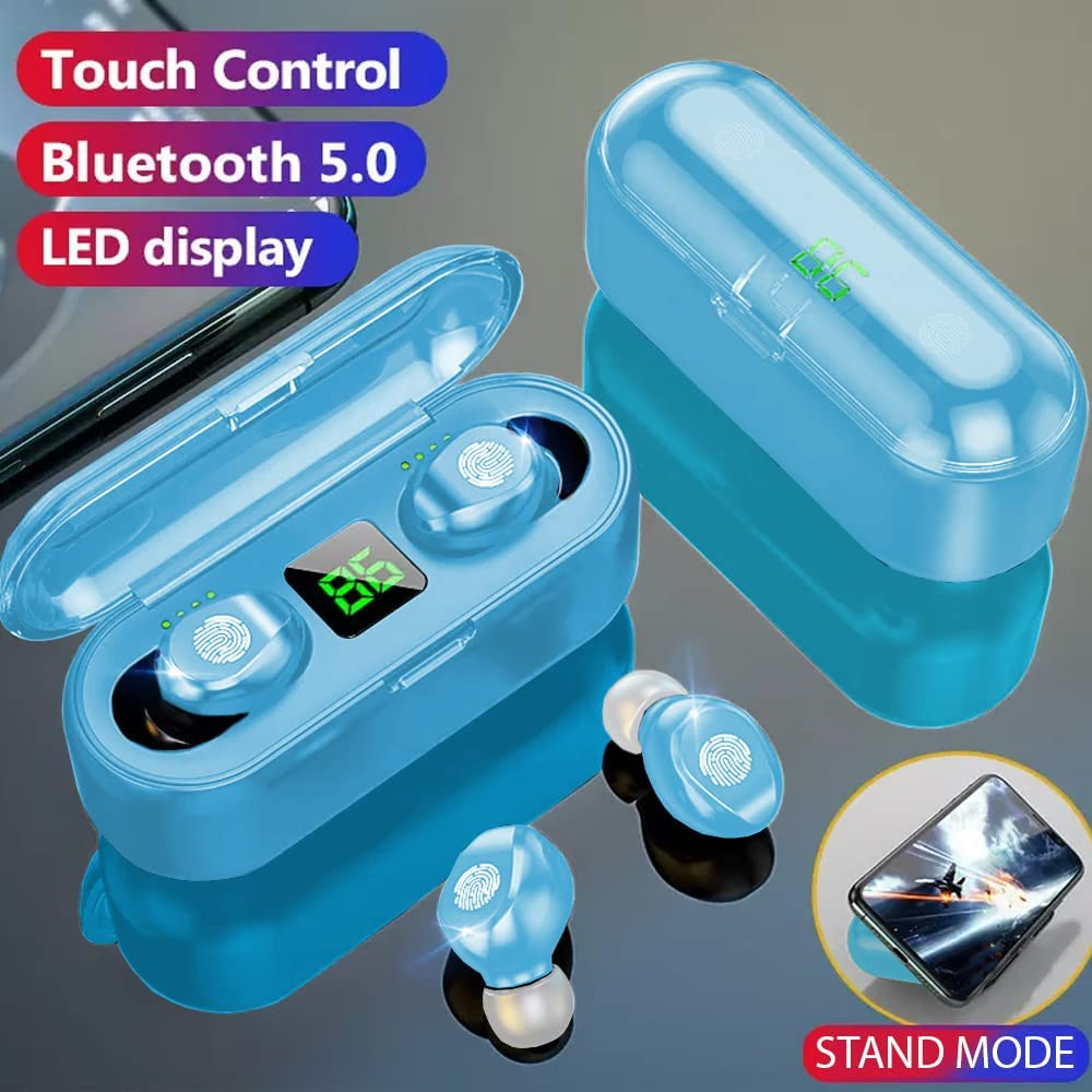 Blaue kabellose Ohrhörer mit Ladecase. Zu den Merkmalen gehören Touch-Steuerung, Bluetooth 5.0 und LED-Anzeige. Der Standby-Modus wird ebenfalls beworben.