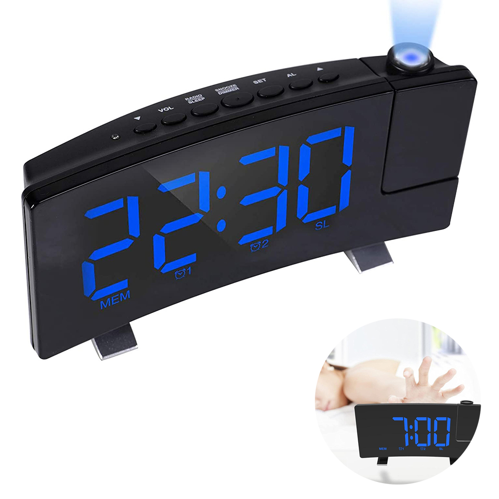 Schwarzer digitaler Wecker mit blauen Ziffern, die 22:30 anzeigen. Ein kleineres Bild zeigt die projizierte Uhrzeit auf einem Gesicht.