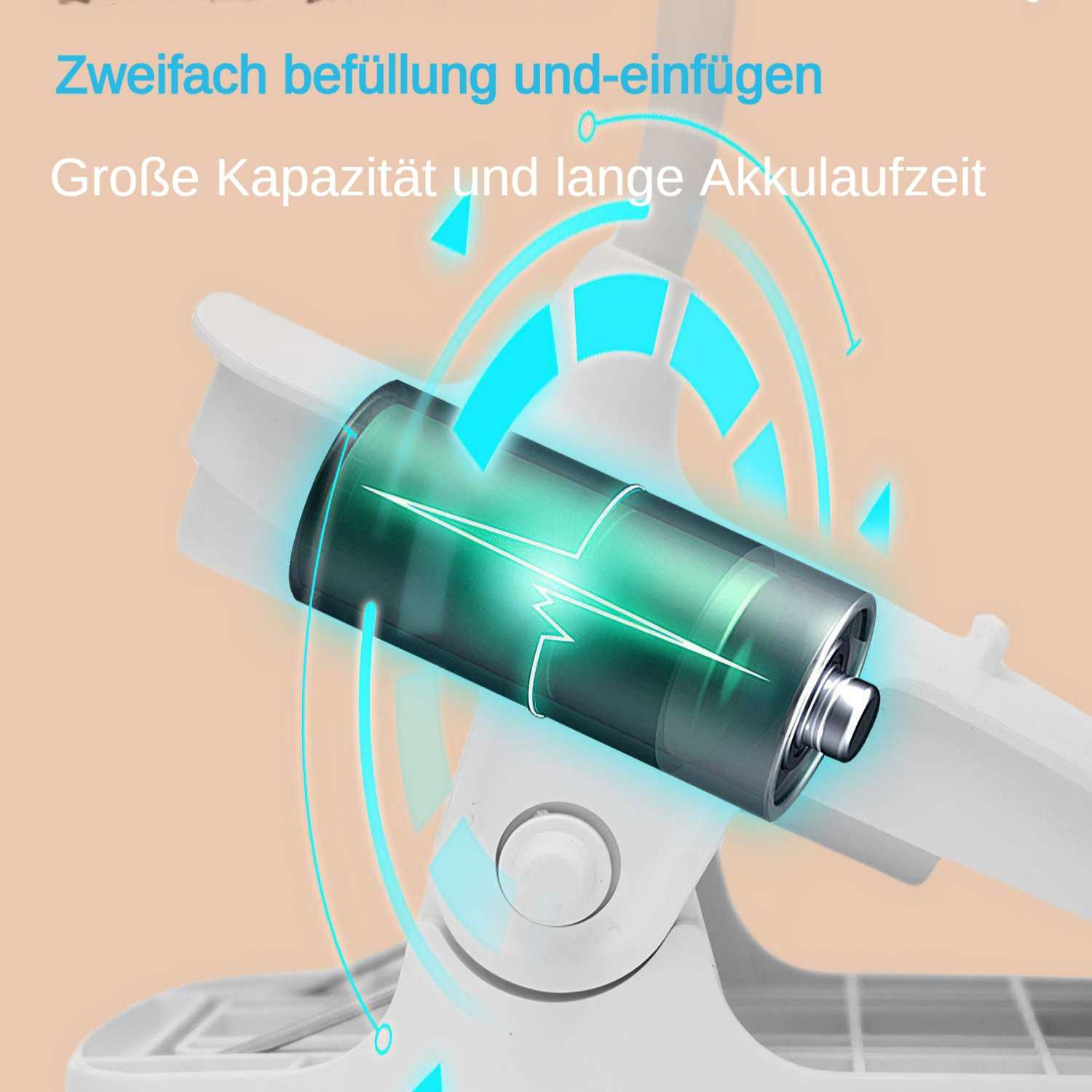 Eine Batterie wird vor einem weißen und hellbraunen Hintergrund gezeigt. Blaue Pfeile und Texte sind vorhanden. Die Batterie ist grün und silber.