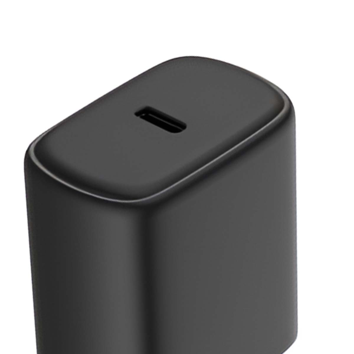 Un primo piano di un caricatore USB-C nero. Il caricatore è rettangolare con bordi arrotondati e una porta USB-C in alto.