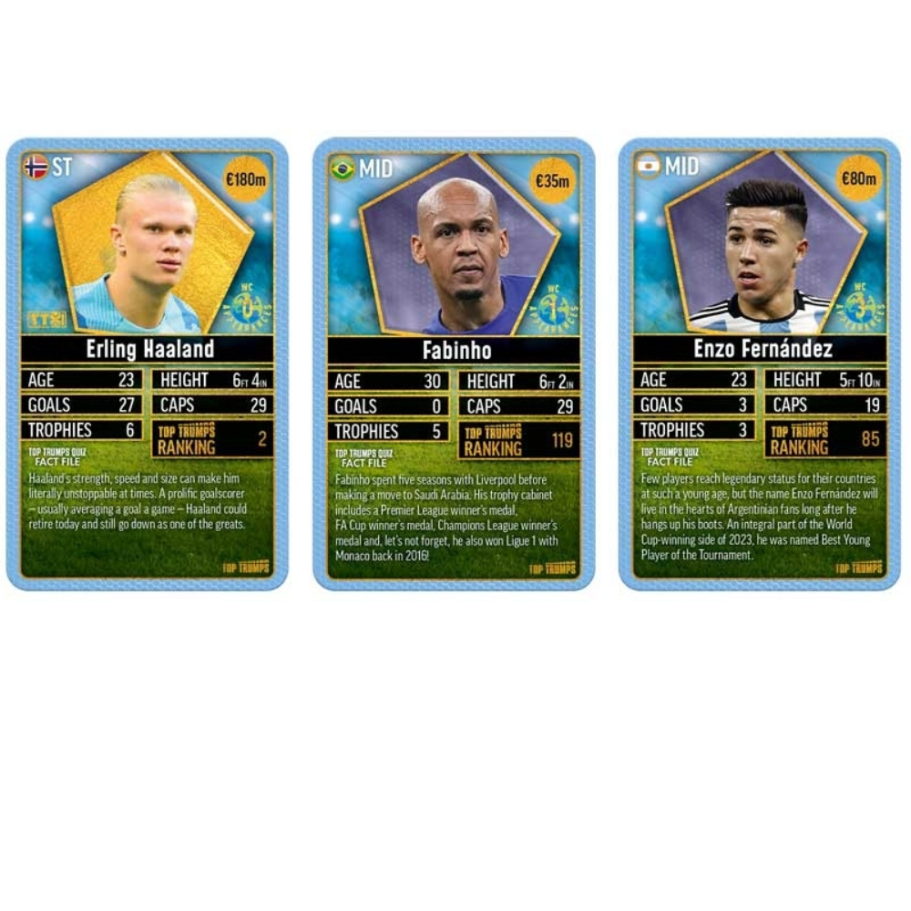 Tre carte Top Trumps con calciatori: Erling Haaland, Fabinho ed Enzo Fernández, ognuno con statistiche e fatti.