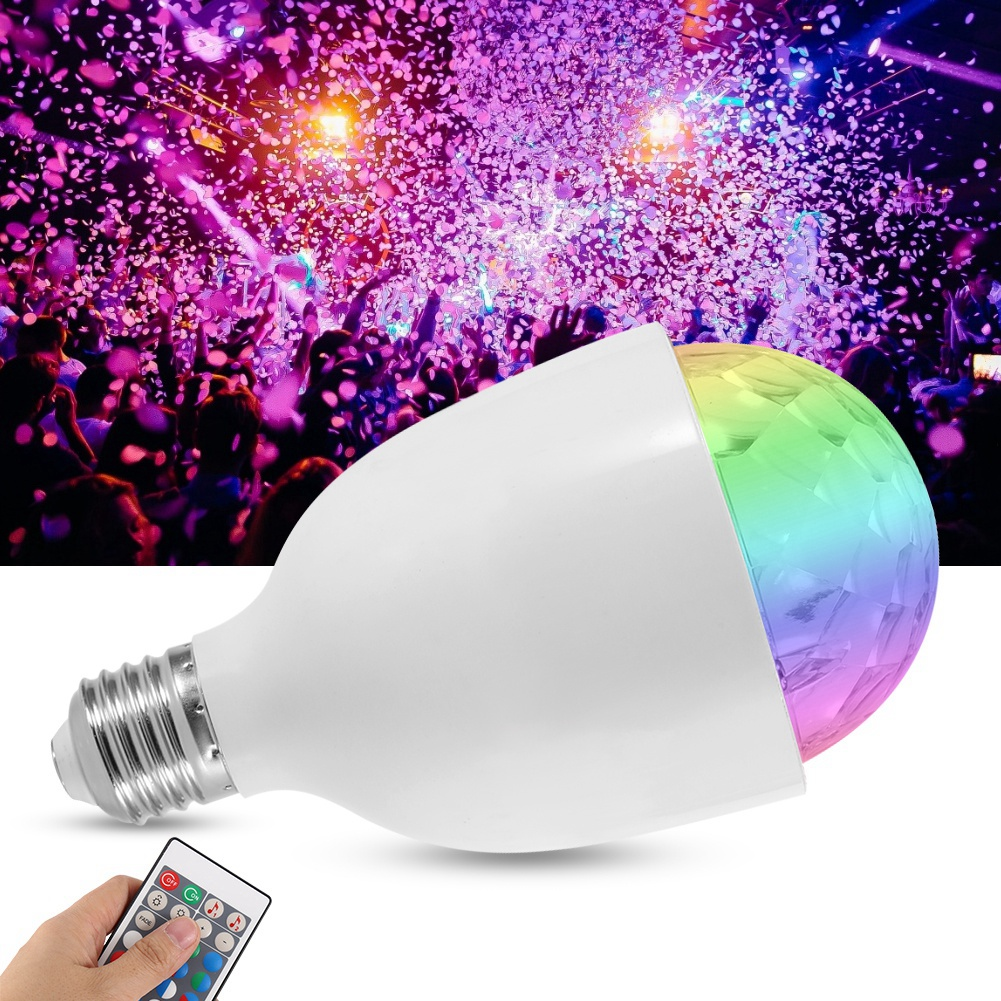 Eine weiße Disko-Glühbirne mit farbigem Licht. Im Hintergrund feiert eine Menge mit Konfetti, das von oben fällt.