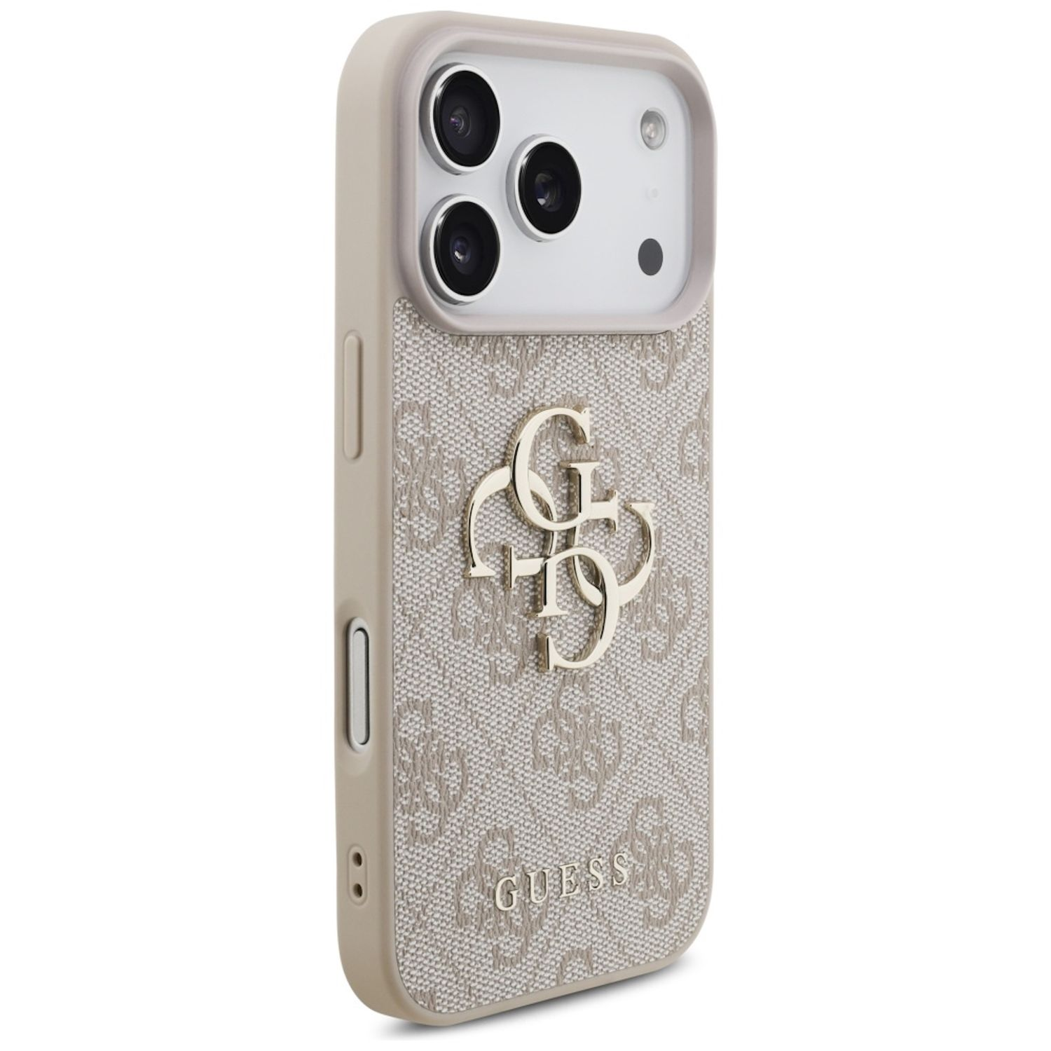 Eine beige Guess-Handyhülle mit Markenlogo. Sie verfügt über drei Kameralinsen und ein strukturiertes Muster.