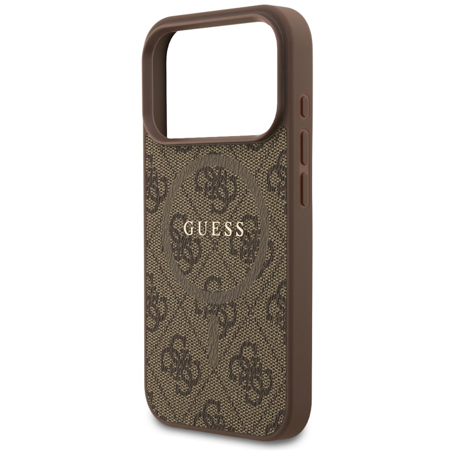 Una custodia per telefono Guess marrone. Ha un motivo con logo e il nome del marchio. La custodia ha un ritaglio per la fotocamera e pulsanti laterali.
