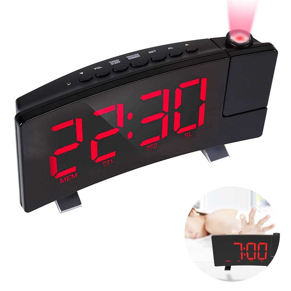 Schwarzer digitaler Wecker mit roter Anzeige von 22:30 Uhr. Er projiziert die Zeit. Ein kleiner Einsatz zeigt die Projektion auf einer Hand.