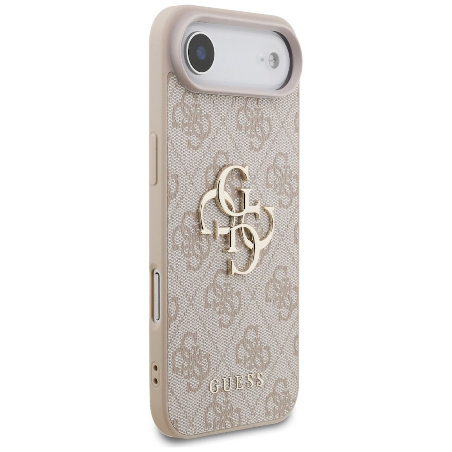 Una custodia per telefono Guess. È di colore beige chiaro con un motivo e il logo Guess in oro. L'area della fotocamera è bianca.