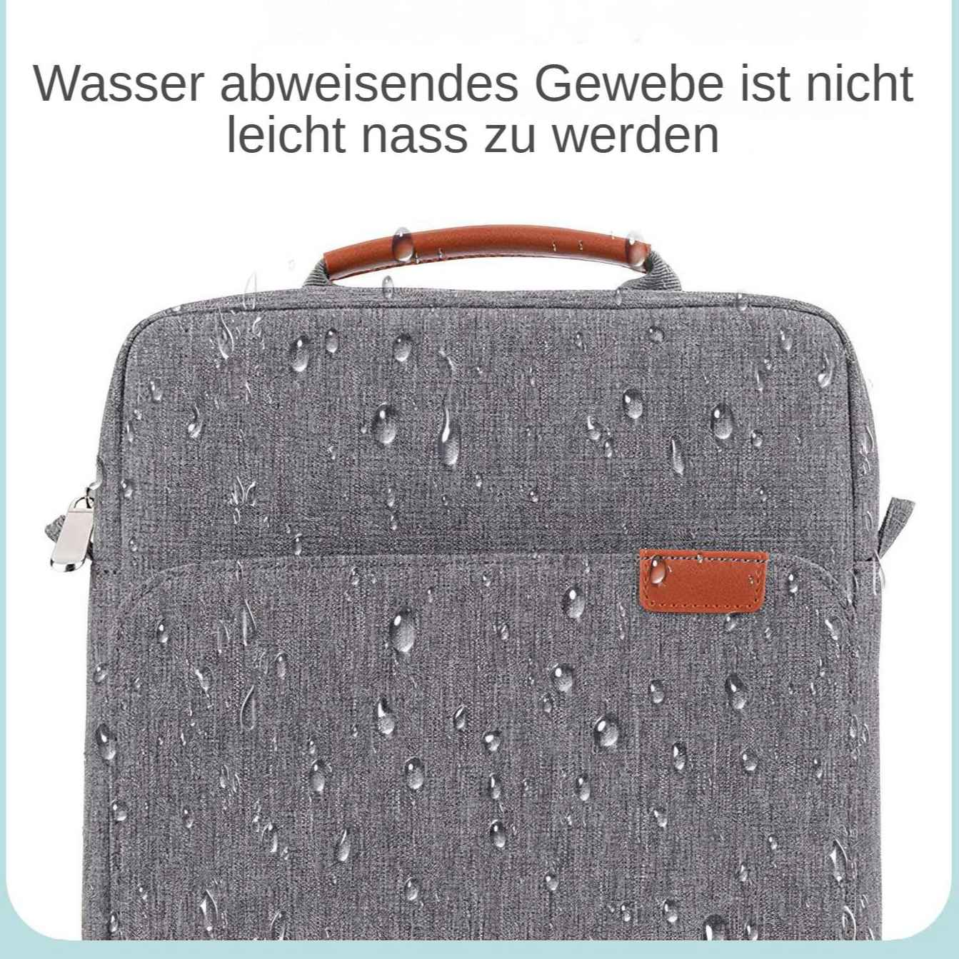 Eine graue Laptoptasche mit Wassertropfen. Sie hat einen braunen Griff und einen braunen lederartigen Aufnäher. Text oben: 'Wasserabweisendes Gewebe...'