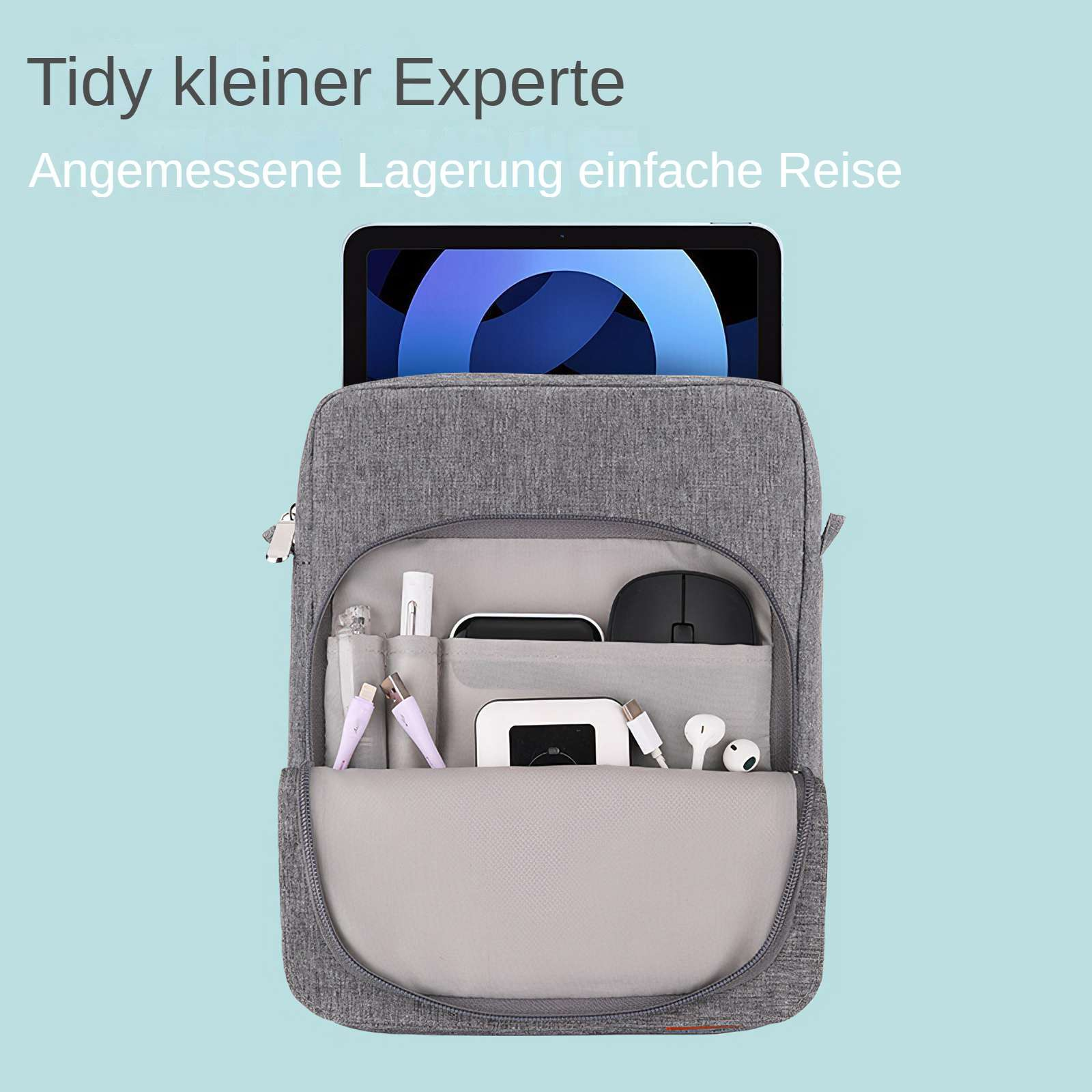 Graue Reise-Organizer-Tasche mit iPad und Zubehör. Die Tasche befindet sich auf hellblauem Hintergrund.