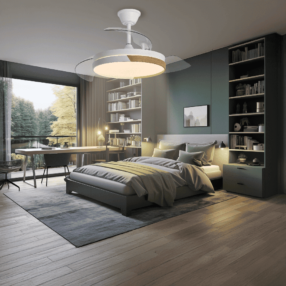Dormitorio con cama, escritorio, estantería y ventilador de techo. Ventana grande con vista a árboles. Iluminación suave.