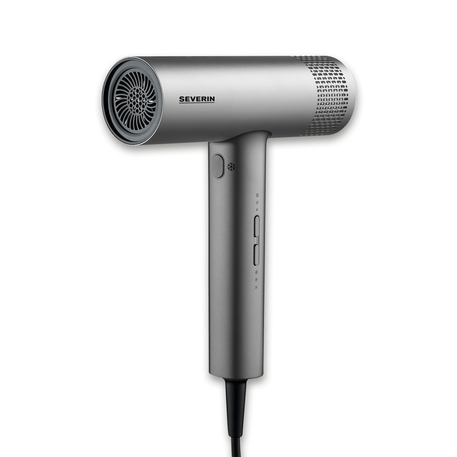 Srebrna suszarka do włosów Severin na zielonym tle. Ma dyszę, przyciski i przewód zasilający.