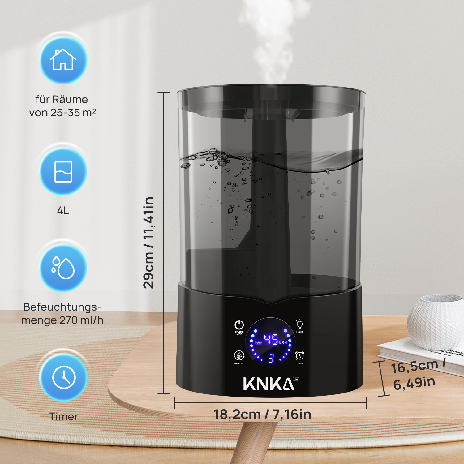 Ein schwarzer Luftbefeuchter mit digitaler Anzeige. Er hat einen transparenten Wassertank und steht auf Holz.